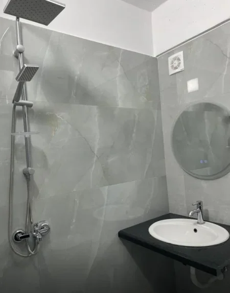 Tirane, jepet me qera apartament 1+1+Ballkon Kati 1, 55 m² 380 € (Astir)