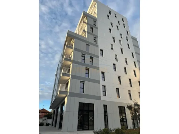 Tirane, shitet apartament 2+1 Kati 3, 111 m² 230.464 € (Xhamllik)