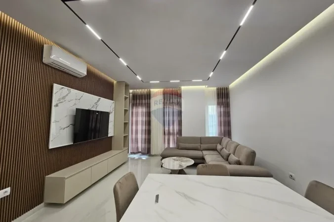 Tirane, jepet me qera apartament 1+1+Ballkon Kati 6, 67 m² 750 € (Zogi i zi)
