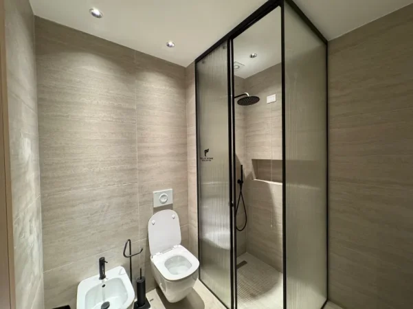 Tirane, jepet me qera apartament 1+1 Kati 3, 68 m² 950 € (KOMUNA E PARISIT)