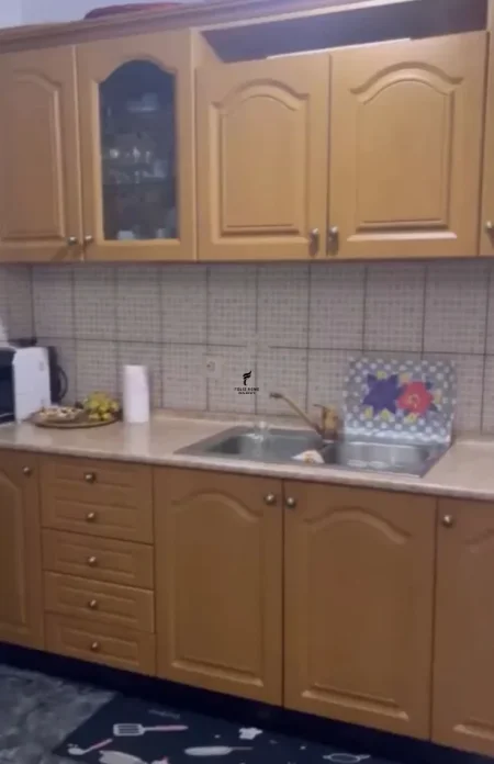 Tirane, jepet me qera apartament 3+1 Kati 4, 93 m² 650 € (VASIL SHANTO)