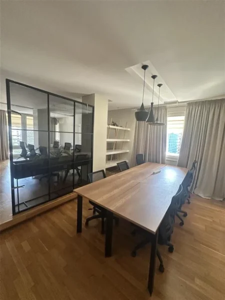 Tirane, jepet me qera zyre Kati 6, 140 m² 3.000 € (BLLOK)