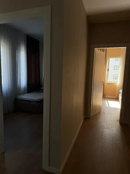 Tirane, jepet me qera apartament 2+1 Kati 3, 77 m² 600 € (Yzberisht)