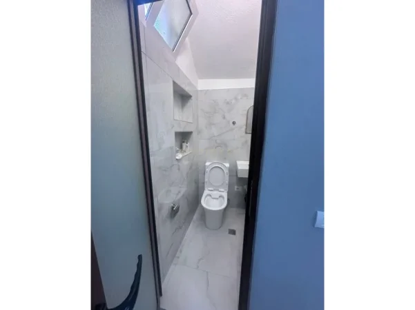 Tirane, jepet me qera ambjent biznesi Kati 0