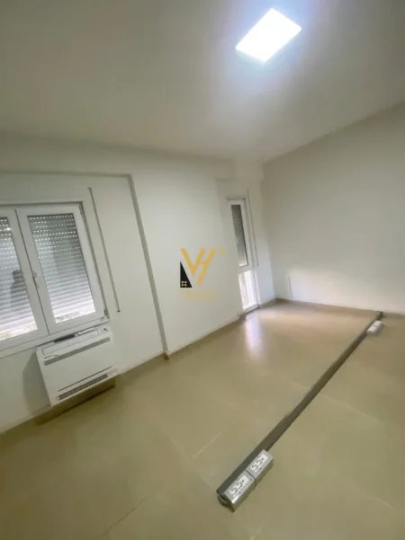 Tirane, jepet me qera zyre Kati 2, 93 m² 1.050 € (RRUGA E KOSOVAREVE)