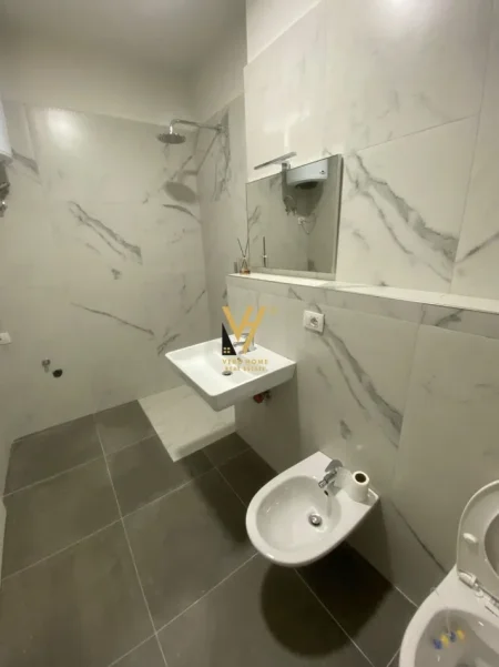 Tirane, jepet me qera zyre Kati 2, 93 m² 1.050 € (RRUGA E KOSOVAREVE)