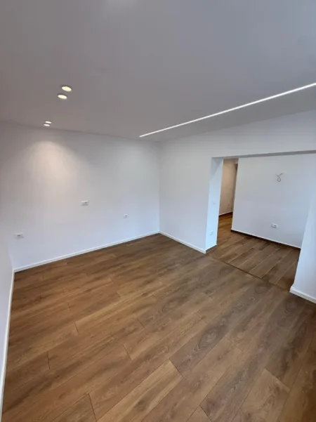 Tirane, shitet garsonier 1+1+Aneks+Ballkon Kati 1, 30 m² 83.000 € (rruga riza cerova)