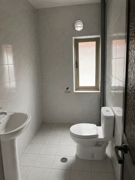 Tirane, jepet me qera dyqan Kati 1, 58 m² 800 € (BRRYLI)