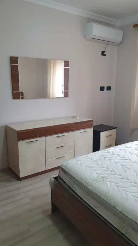 Tirane, jepet me qera apartament 1+1+Ballkon Kati 5, 65 m² 600 € (Myslym Shyri)