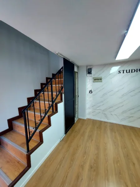 Tirane, jepet me qera ambjent biznesi Kati 0, 32 m² 55,000 ALL/muaj (Prane Kafe Flora, Tirane)