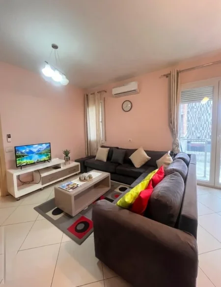 Tirane, jepet me qera apartament 1+1+Aneks+Ballkon Kati 4, 70 m² 500 € (zogu i zi)
