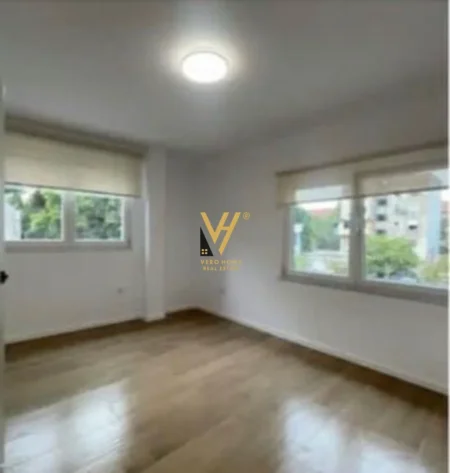 Tirane, jepet me qera zyre Kati 2, 70 m² 720 € (HARRY FULTZ)