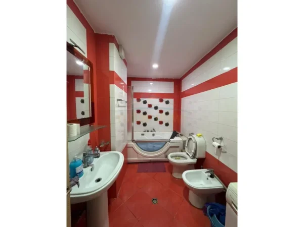 Tirane, jepet me qera apartament 2+1+2 Kati 5, 110 m² 550 € (ASTIR , Tek Shinjatari)