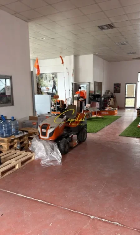 Tirane, jepet me qera magazine Kati 0, 500 m² 2.000 € (AUTOSTRADA TR-DR)