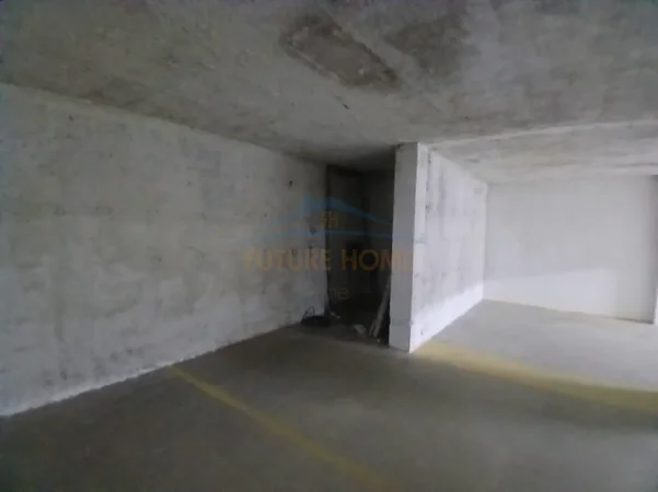 Tirane, jepet me qera 5 garazhe | post parkimi Kati -1, 37 m² 550 € (RRUGA E KAVAJES)