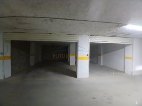 Tirane, jepet me qera 5 garazhe | post parkimi Kati -1, 37 m² 550 € (RRUGA E KAVAJES)
