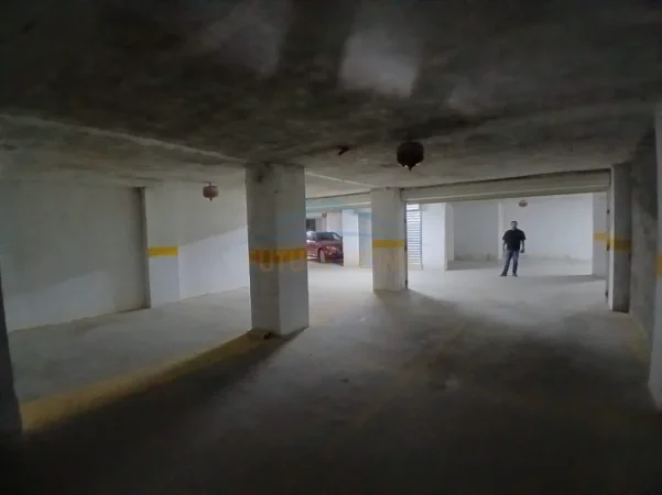 Tirane, jepet me qera 5 garazhe | post parkimi Kati -1, 37 m² 550 € (RRUGA E KAVAJES)