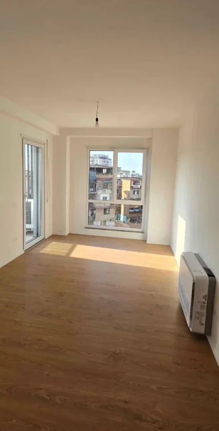 Tirane, jepet me qera zyre Kati 4, 110 m² 650 € (Don Bosko (Rruga Egnatia))