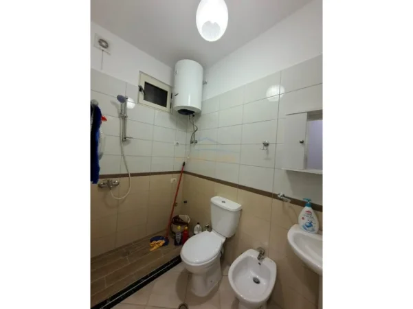 Tirane, shitet apartament 2+1 Kati 5, 101 m² 170.000 € (UNAZA E RE)