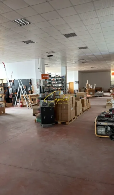 Tirane, jepet me qera magazine Kati 0, 1.000 m² 4.000 € (AUTOSTRADA TIRANE-DURRES)