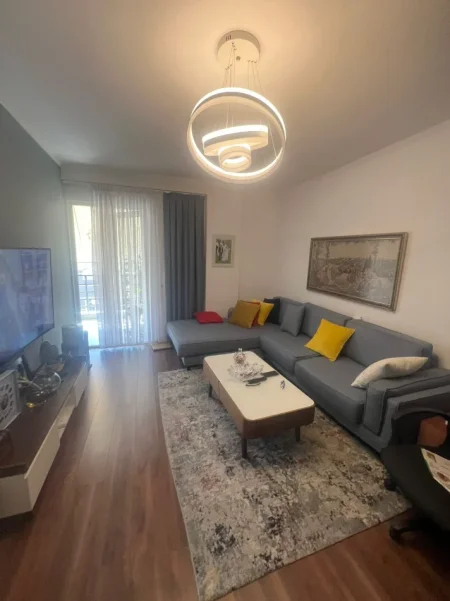 Tirane, shitet apartament 2+1 Kati 4, 123 m² 177.000 € (Pallatet e Tom Doshit)