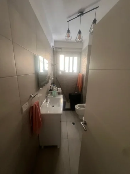 Tirane, shitet apartament 2+1 Kati 4, 123 m² 177.000 € (Pallatet e Tom Doshit)