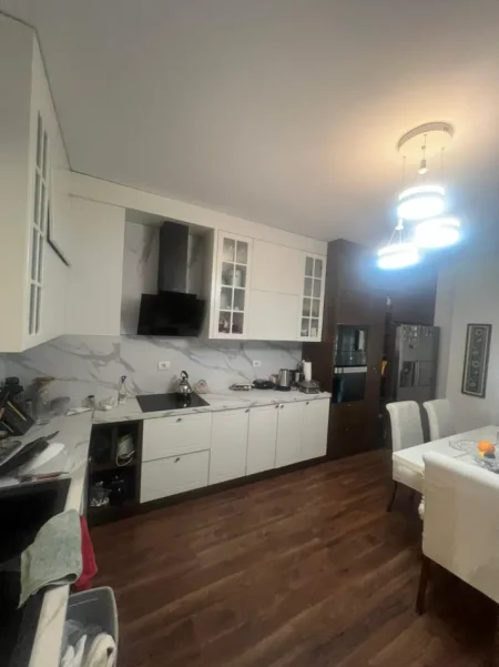 Tirane, shitet apartament 2+1 Kati 4, 123 m² 177.000 € (Pallatet e Tom Doshit)