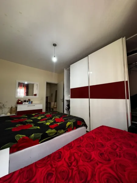 Tirane, jepet me qera apartament 1+1+Ballkon Kati 4, 65 m² 400 € 