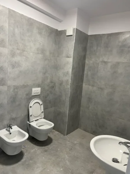 Tirane, jepet me qera apartament 1+1 , 83 m² 400 € 