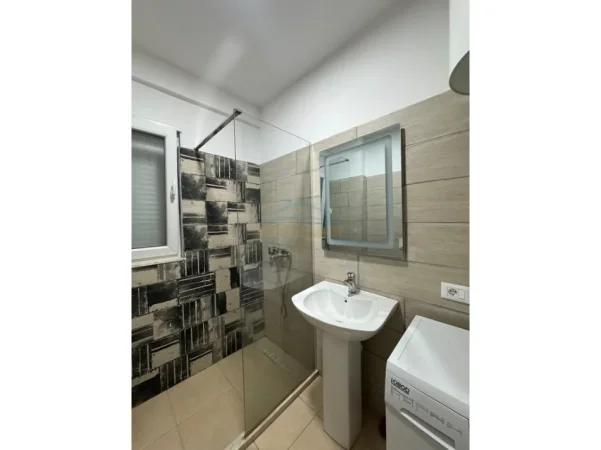 Tirane, jepet me qera apartament 1+1+PARKIM Kati 3, 49 m² 550 € (SELITE)