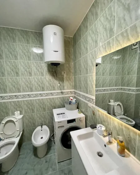Tirane, jepet me qera apartament 1+1+Ballkon Kati 8, 75 m² 800 € (Myslym Shyri)