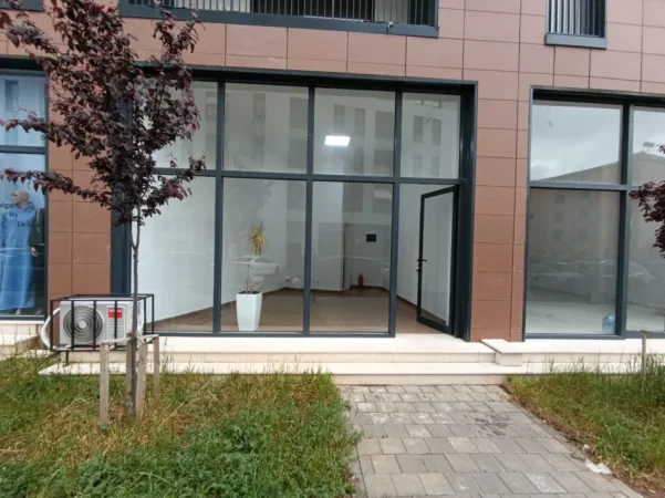 Tirane, jepet me qera ambjent biznesi Kati 0, 26 m² 320 € (Bulevardi i Ri, Rezidenca Orbital 1)