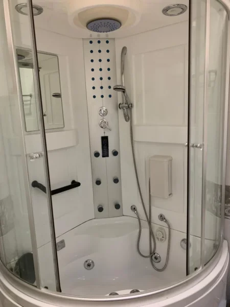 Tirane, jepet me qera apartament 3+1+Aneks+Ballkon Kati 4, 123 m² 850 € (rruga Jordan Misja)