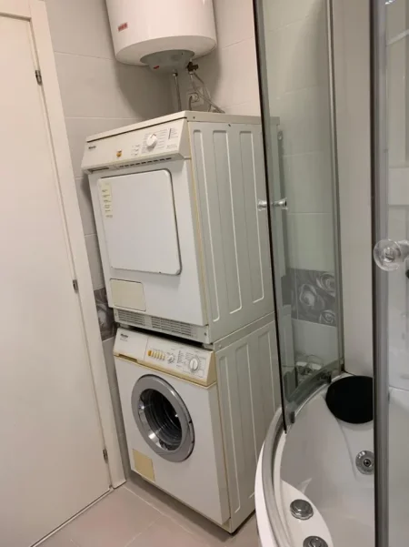 Tirane, jepet me qera apartament 3+1+Aneks+Ballkon Kati 4, 123 m² 850 € (rruga Jordan Misja)