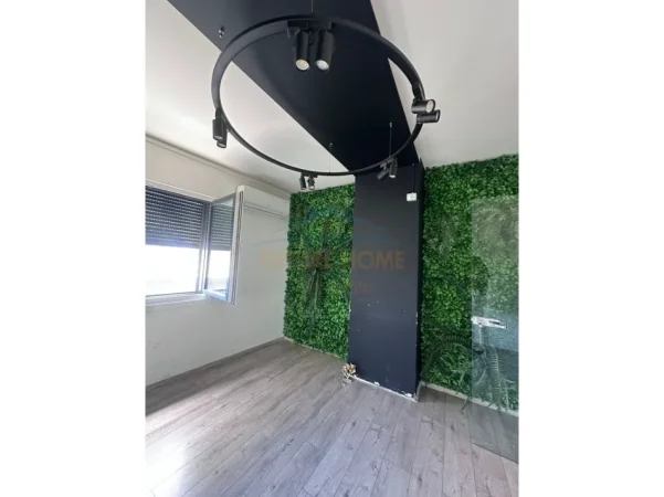 Tirane, jepet me qera ambjent biznesi Kati 6, 236 m² 4.000 € (RRUGA E KAVAJES)