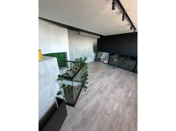Tirane, jepet me qera ambjent biznesi Kati 6, 236 m² 4.000 € (RRUGA E KAVAJES)