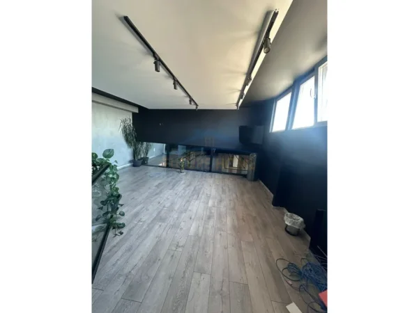 Tirane, jepet me qera ambjent biznesi Kati 6, 236 m² 4.000 € (RRUGA E KAVAJES)