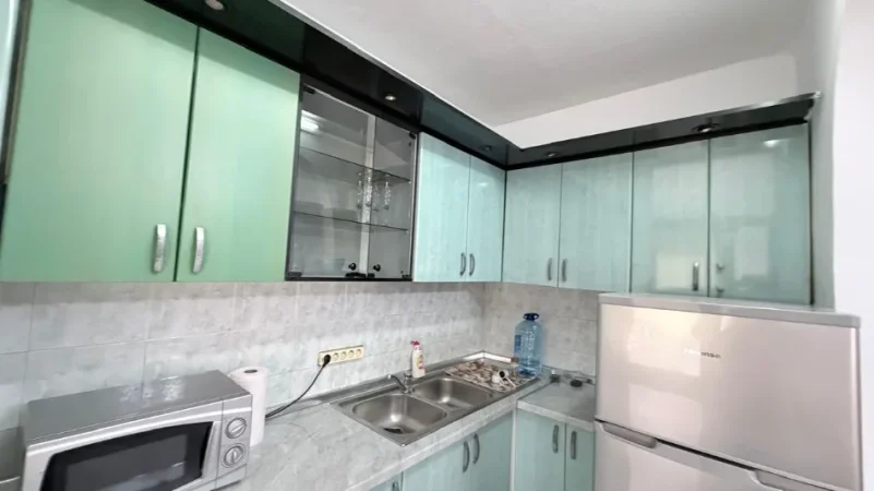 Tirane, jepet me qera apartament 1+1+Ballkon Kati 2, 60 m² 390 € 