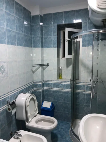 Tirane, jepet me qera apartament 1+1 Kati 2, 65 m² 650 € (Myslym Shyri)
