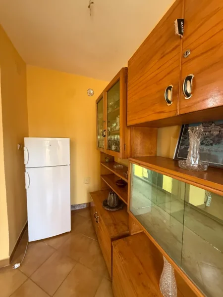 Tirane, jepet me qera apartament 2+1 Kati 2, 80 m² 450 € (RRUGA FERIT XHAJKO, PRANE ISH RESTORANT DURRESIT)