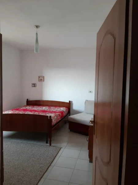 Tirane, jepet me qera apartament 1+1+Ballkon Kati 4, 65 m² 350 € 