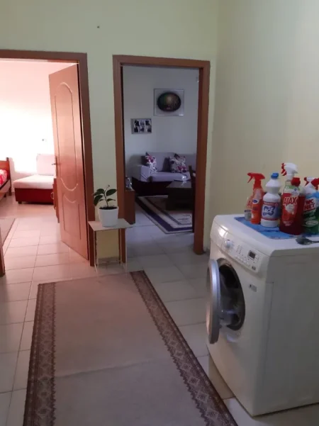 Tirane, jepet me qera apartament 1+1+Ballkon Kati 4, 65 m² 350 € 