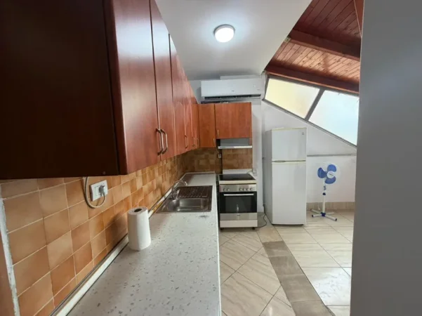 Tirane, jepet me qera apartament 2+1 Kati 5, (XHAMLLIK)