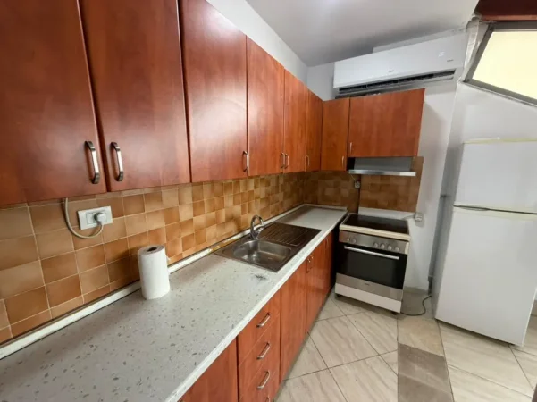 Tirane, jepet me qera apartament 2+1 Kati 5, (XHAMLLIK)