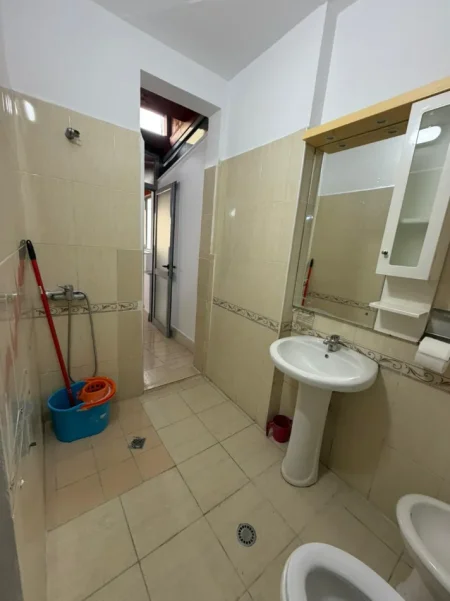 Tirane, jepet me qera apartament 2+1 Kati 5, (XHAMLLIK)