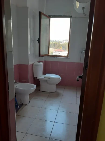 Tirane, jepet me qera apartament 1+1+Ballkon Kati 4, 65 m² 350 € 