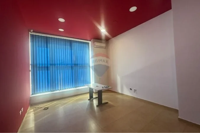 Jepet me qera ambjent biznesi  470 € (Myslym Shyri)