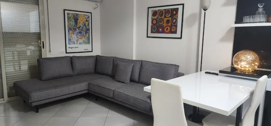 Tirane, jepet me qera apartament 2+1 Kati 3, 75 m² 550 € (yzberisht , misto mame)