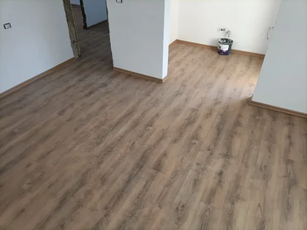 Tirane, jepet me qera apartament 2+1+Ballkon Kati 2, 70 m² 600 € (RRUGA E KAVAJES)