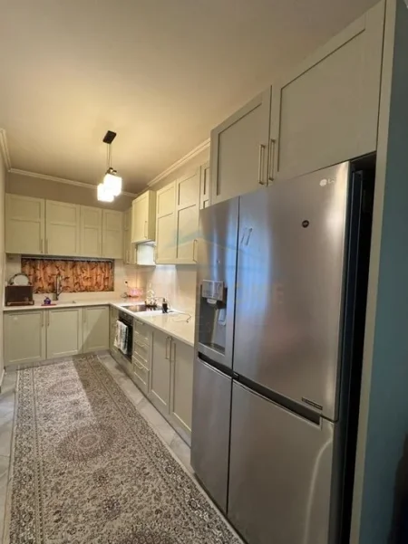 Tirane, shes apartament 2+1 Kati 5, 101 m² 215.000 € (rruga Ura)